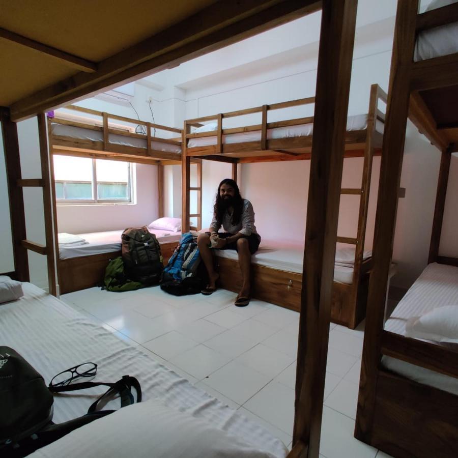 Pause Hostel Гувахати Экстерьер фото
